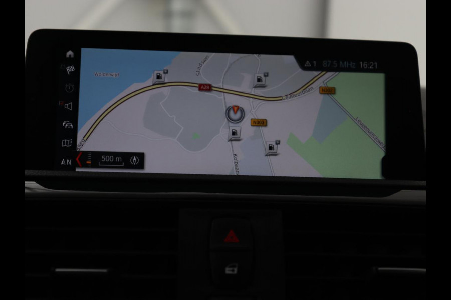 BMW 1-serie 118i Sport Line | Adaptive cruise | Sportstoelen | Camera | Navigatie | Full LED | Park Assist | Climate control | Bluetooth