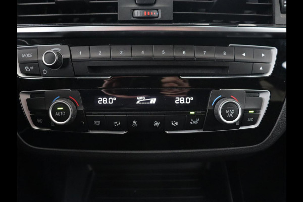 BMW 1-serie 118i Sport Line | Adaptive cruise | Sportstoelen | Camera | Navigatie | Full LED | Park Assist | Climate control | Bluetooth