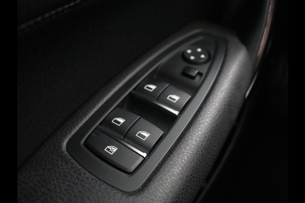 BMW 1-serie 118i Sport Line | Adaptive cruise | Sportstoelen | Camera | Navigatie | Full LED | Park Assist | Climate control | Bluetooth