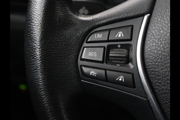 BMW 1-serie 118i Sport Line | Adaptive cruise | Sportstoelen | Camera | Navigatie | Full LED | Park Assist | Climate control | Bluetooth