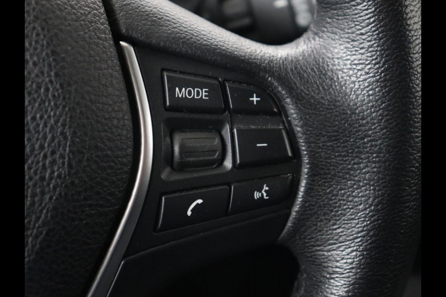 BMW 1-serie 118i Sport Line | Adaptive cruise | Sportstoelen | Camera | Navigatie | Full LED | Park Assist | Climate control | Bluetooth