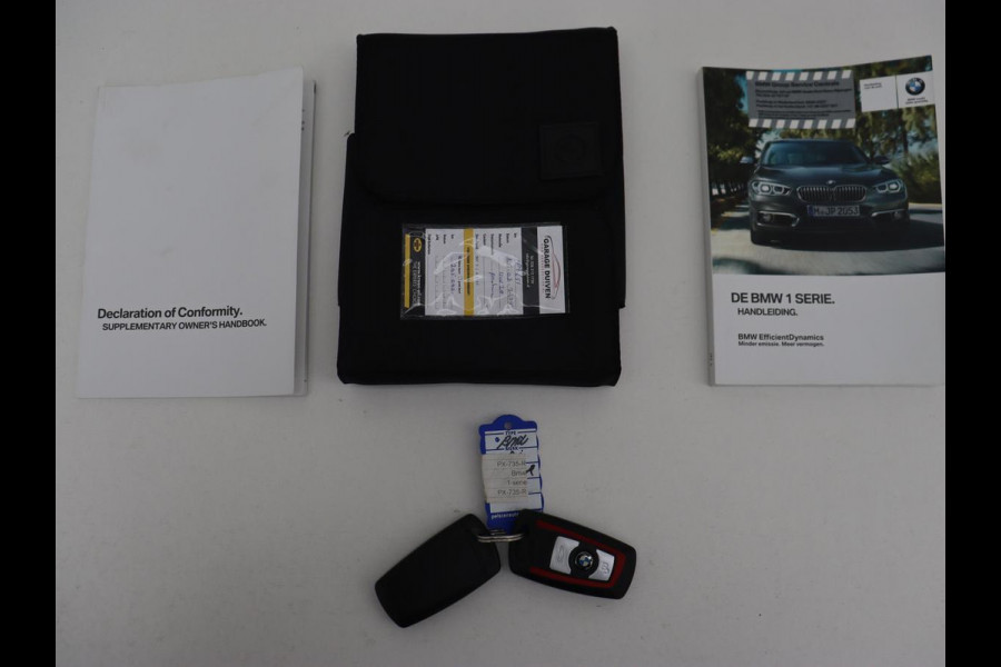 BMW 1-serie 118i Sport Line | Adaptive cruise | Sportstoelen | Camera | Navigatie | Full LED | Park Assist | Climate control | Bluetooth