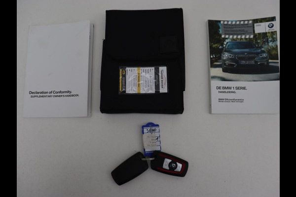 BMW 1-serie 118i Sport Line | Adaptive cruise | Sportstoelen | Camera | Navigatie | Full LED | Park Assist | Climate control | Bluetooth