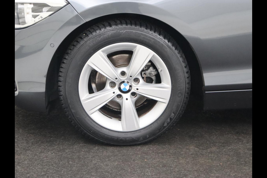BMW 1-serie 118i Sport Line | Adaptive cruise | Sportstoelen | Camera | Navigatie | Full LED | Park Assist | Climate control | Bluetooth