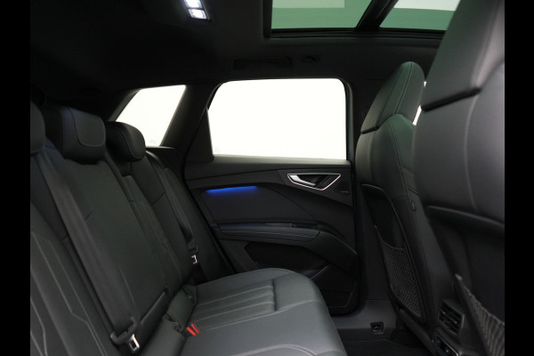 Audi Q4 e-tron 50 quattro S edition 77 kWh 299pk | Trekhaak Af Fabriek | Panodak | Adaptive Cruise | Head Up | Sonos Audio | Camera | Lederen Sportstoelen Memory & Verwarmd | Virtual | Navigatie | Keyless | 21"L.M |