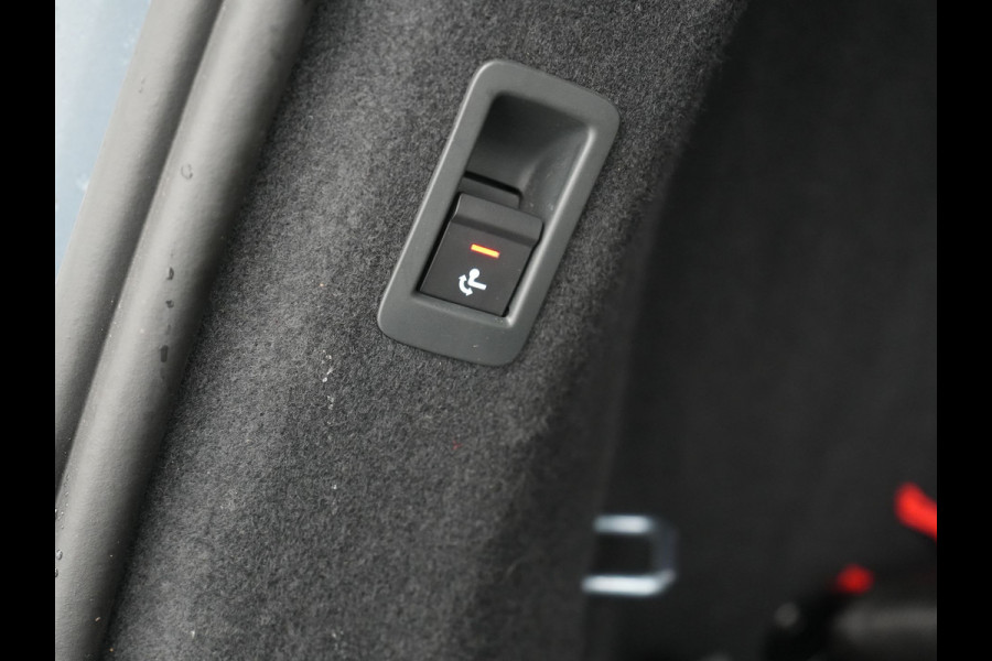 Audi Q4 e-tron 50 quattro S edition 77 kWh 299pk | Trekhaak Af Fabriek | Panodak | Adaptive Cruise | Head Up | Sonos Audio | Camera | Lederen Sportstoelen Memory & Verwarmd | Virtual | Navigatie | Keyless | 21"L.M |