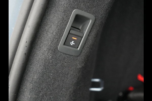 Audi Q4 e-tron 50 quattro S edition 77 kWh 299pk | Trekhaak Af Fabriek | Panodak | Adaptive Cruise | Head Up | Sonos Audio | Camera | Lederen Sportstoelen Memory & Verwarmd | Virtual | Navigatie | Keyless | 21"L.M |