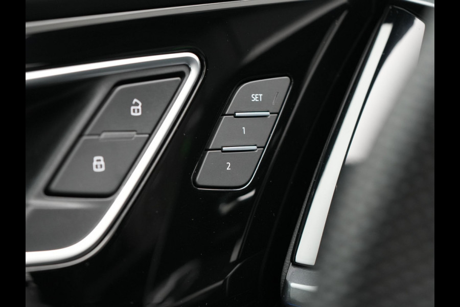 Audi Q4 e-tron 50 quattro S edition 77 kWh 299pk | Trekhaak Af Fabriek | Panodak | Adaptive Cruise | Head Up | Sonos Audio | Camera | Lederen Sportstoelen Memory & Verwarmd | Virtual | Navigatie | Keyless | 21"L.M |