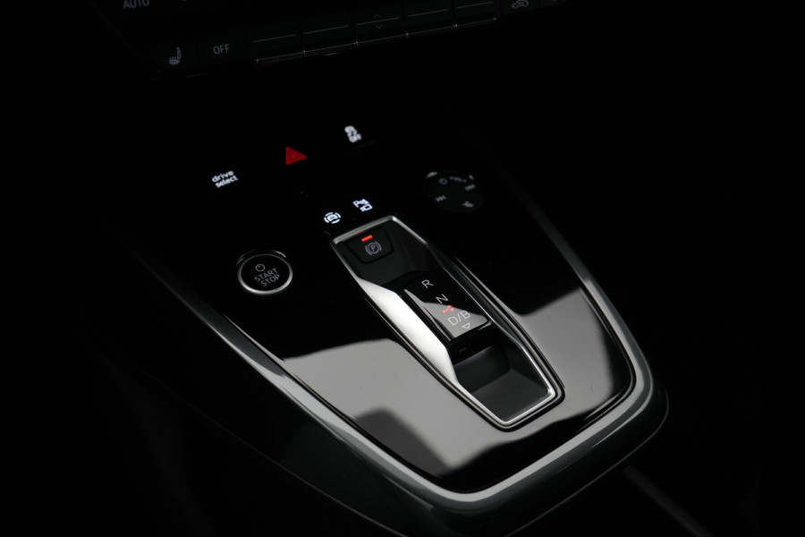 Audi Q4 e-tron 50 quattro S edition 77 kWh 299pk | Trekhaak Af Fabriek | Panodak | Adaptive Cruise | Head Up | Sonos Audio | Camera | Lederen Sportstoelen Memory & Verwarmd | Virtual | Navigatie | Keyless | 21"L.M |