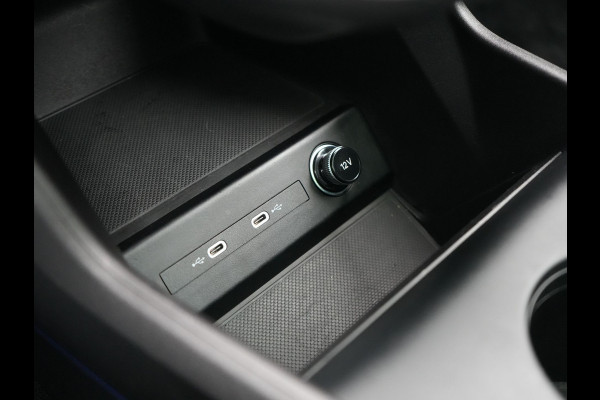 Audi Q4 e-tron 50 quattro S edition 77 kWh 299pk | Trekhaak Af Fabriek | Panodak | Adaptive Cruise | Head Up | Sonos Audio | Camera | Lederen Sportstoelen Memory & Verwarmd | Virtual | Navigatie | Keyless | 21"L.M |