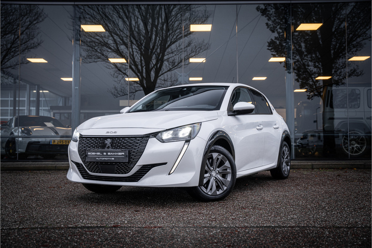 Peugeot e-208 EV Allure 50 kWh ** Camera ** Stoelverwarming ** Rijbereik tot 340km (WLTP)