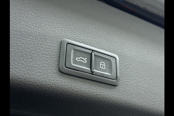 Audi e-tron 55 Quattro Advanced 95kWh SOH 92% Trekhaak Leder+Memory Apple Carplay Android Auto Navi Ecc Stoelverwarming Cruise Control Pdc Lmv 21" Elek.Stoelen Elek.Achterklep Led Contourstoelen Comfortsleutel Keyless Origineel Nederlandse Auto Nieuwprijs  €97.748,-
