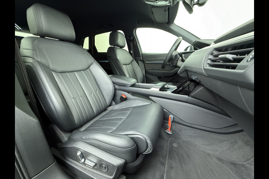 Audi e-tron 55 Quattro Advanced 95kWh SOH 92% Trekhaak Leder+Memory Apple Carplay Android Auto Navi Ecc Stoelverwarming Cruise Control Pdc Lmv 21" Elek.Stoelen Elek.Achterklep Led Contourstoelen Comfortsleutel Keyless Origineel Nederlandse Auto Nieuwprijs  €97.748,-