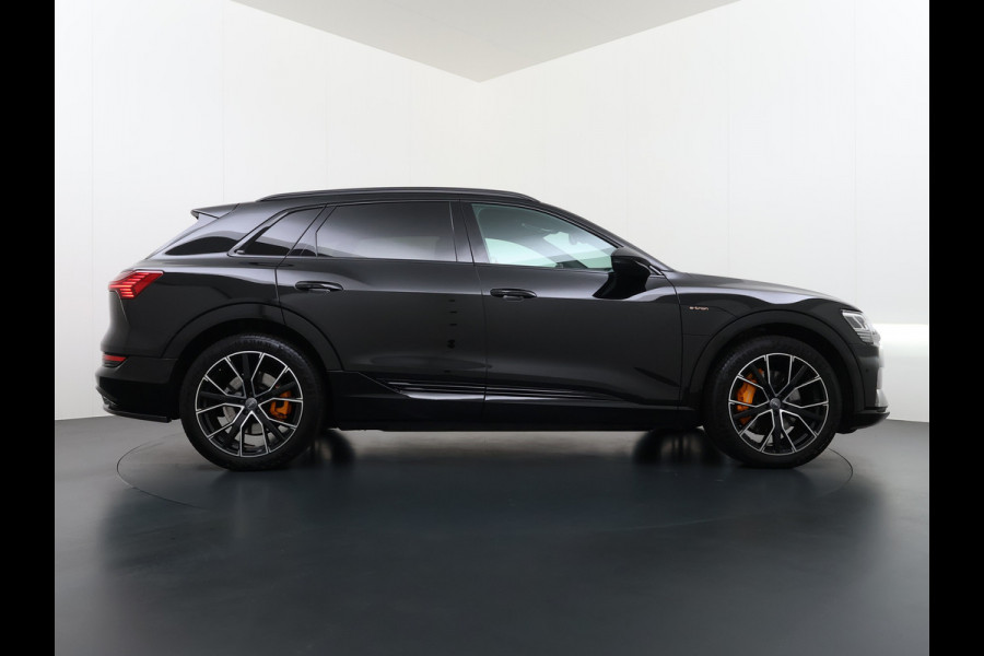 Audi e-tron 55 Quattro Advanced 95kWh SOH 92% Trekhaak Leder+Memory Apple Carplay Android Auto Navi Ecc Stoelverwarming Cruise Control Pdc Lmv 21" Elek.Stoelen Elek.Achterklep Led Contourstoelen Comfortsleutel Keyless Origineel Nederlandse Auto Nieuwprijs  €97.748,-