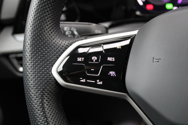 Volkswagen Golf 1.5 eTSI R-Line Business | CAMERA | SFEER | ACC | 18 INCH | CARPLAY |