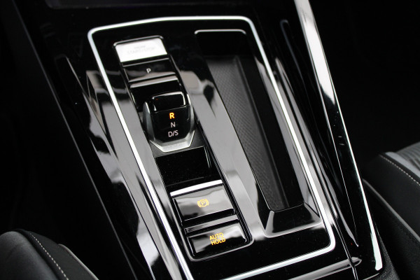 Volkswagen Golf 1.5 eTSI R-Line Business | CAMERA | SFEER | ACC | 18 INCH | CARPLAY |