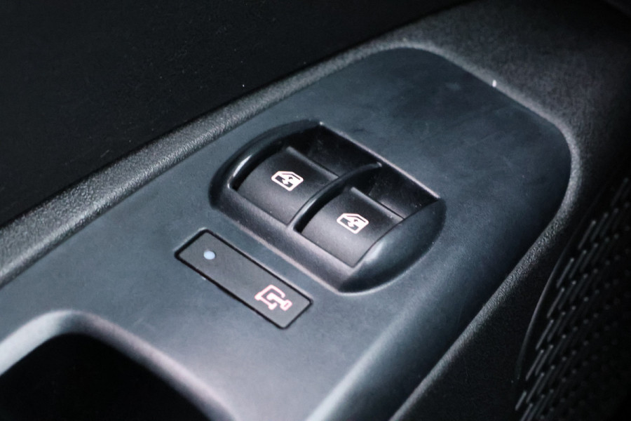 Fiat Doblò Cargo 1.3 MJ L2H1 Maxi | CarPlay | Android Auto | Trekhaak | Airco | Sport velgen | MF Stuur | Nieuwe APK | NL Auto