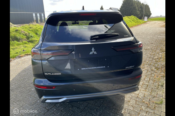 Mitsubishi Outlander 2.4 PHEV First Edition