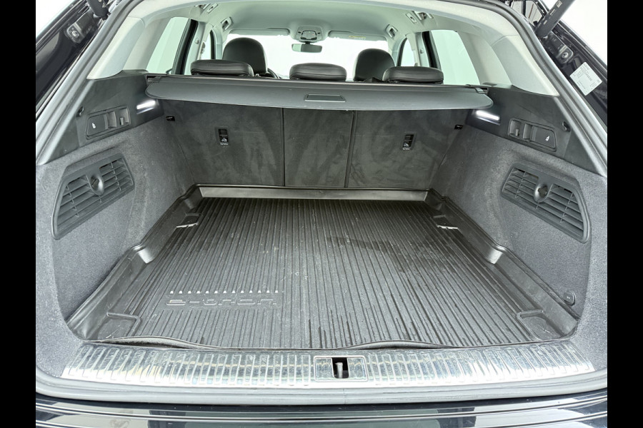 Audi e-tron 55 Quattro Edition 95kWh SOH 93% Leder Trekhaak Navi Ecc Cruise Control Pdc Elek.Achterklep Stoelverwarming Lmv 20" Led DAB 1e Eigenaar Origineel Nederlandse Auto