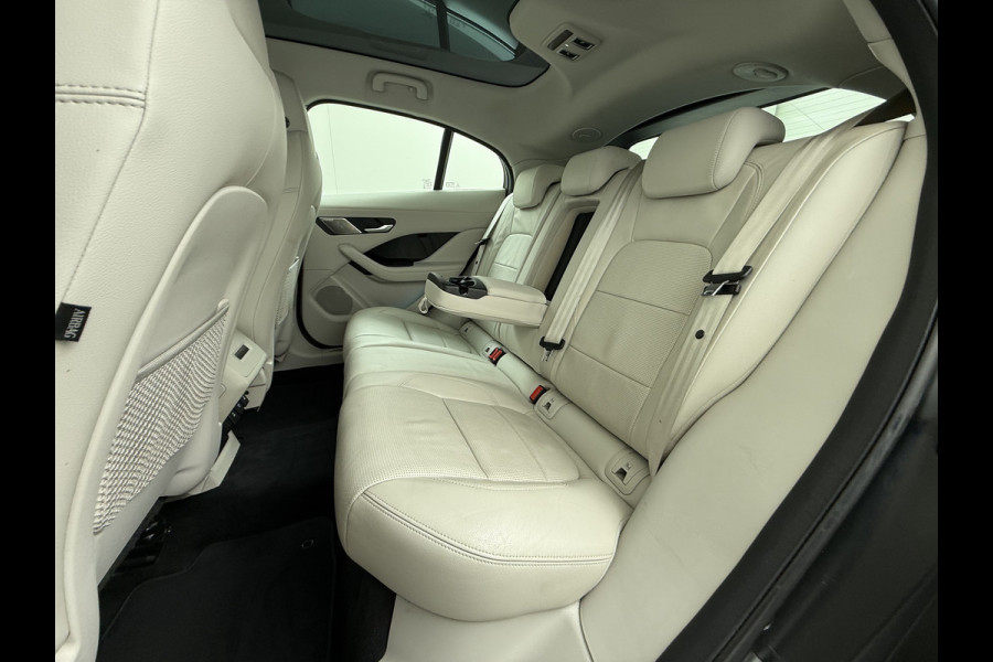 Jaguar I-PACE EV400 S AWD 90kWh Leder+Memory Panoramadak Camera Meridian®-Audio Stoelverwarming Navi Ecc Apple Carplay Android Auto Cruise Con Elek.Voorstoelen Voorruitverwarming DAB+ Led Verkeersbord detectie Rijstrooksensor Wifi Origineel Nederlandse Auto