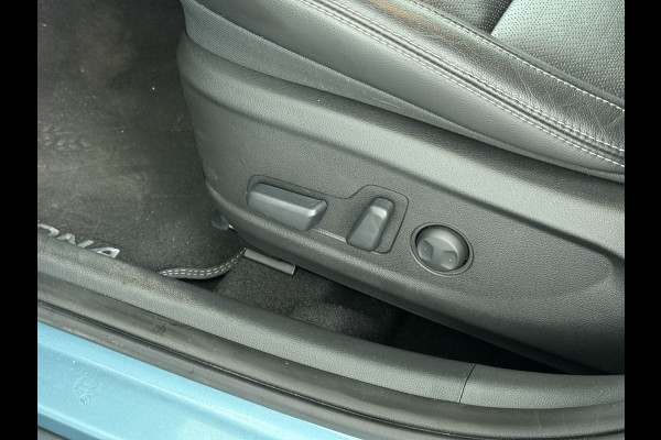 Hyundai Kona 1.6GDI HEV Hybride Premium Leder Trekhaak Krell®-Audio Adap.Cruise Stoel Verwarming/Ventilatie Camera Apple Carplay Android Auto Keyless Elek.Stoelen Lmv Head-Up Display Lane Assist Blind-Spot Monitoring Origineel Nederlandse Auto 1e Eigenaar