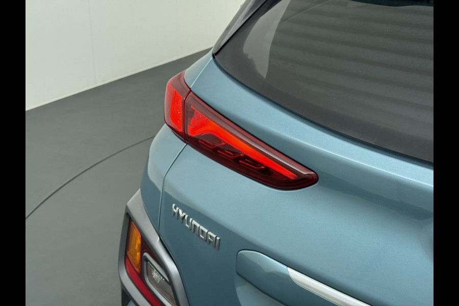 Hyundai Kona 1.6GDI HEV Hybride Premium Leder Trekhaak Krell®-Audio Adap.Cruise Stoel Verwarming/Ventilatie Camera Apple Carplay Android Auto Keyless Elek.Stoelen Lmv Head-Up Display Lane Assist Blind-Spot Monitoring Origineel Nederlandse Auto 1e Eigenaar