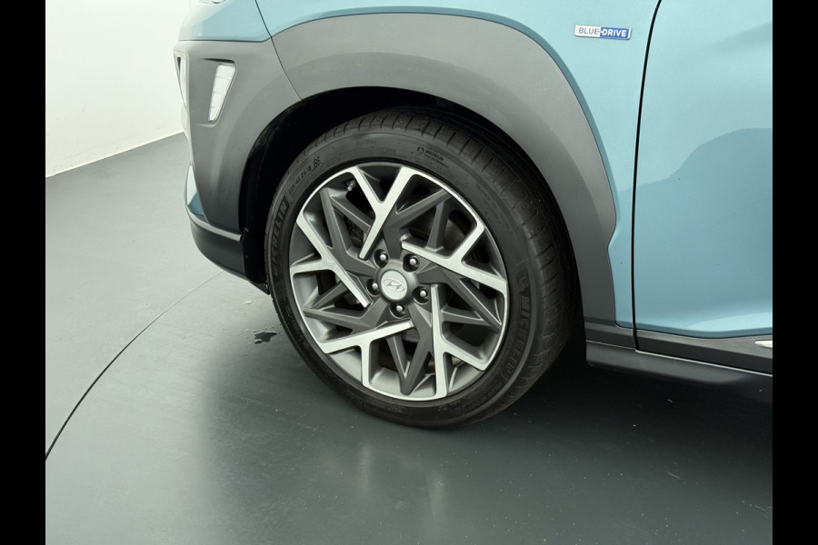 Hyundai Kona 1.6GDI HEV Hybride Premium Leder Trekhaak Krell®-Audio Adap.Cruise Stoel Verwarming/Ventilatie Camera Apple Carplay Android Auto Keyless Elek.Stoelen Lmv Head-Up Display Lane Assist Blind-Spot Monitoring Origineel Nederlandse Auto 1e Eigenaar