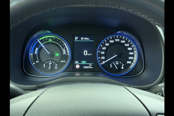Hyundai Kona 1.6GDI HEV Hybride Premium Leder Trekhaak Krell®-Audio Adap.Cruise Stoel Verwarming/Ventilatie Camera Apple Carplay Android Auto Keyless Elek.Stoelen Lmv Head-Up Display Lane Assist Blind-Spot Monitoring Origineel Nederlandse Auto 1e Eigenaar