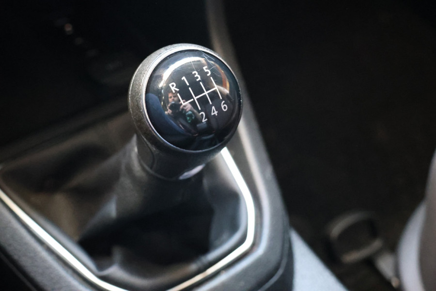 Volkswagen Caddy 2.0 TDI Highline | Bi-Xenon | Stoelverwarming | Airco | Cruise control | MF Stuur | Trekhaak | Navigatie | Nieuwe APK