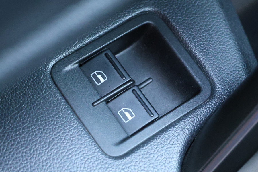 Volkswagen Caddy 2.0 TDI Highline | Bi-Xenon | Stoelverwarming | Airco | Cruise control | MF Stuur | Trekhaak | Navigatie | Nieuwe APK