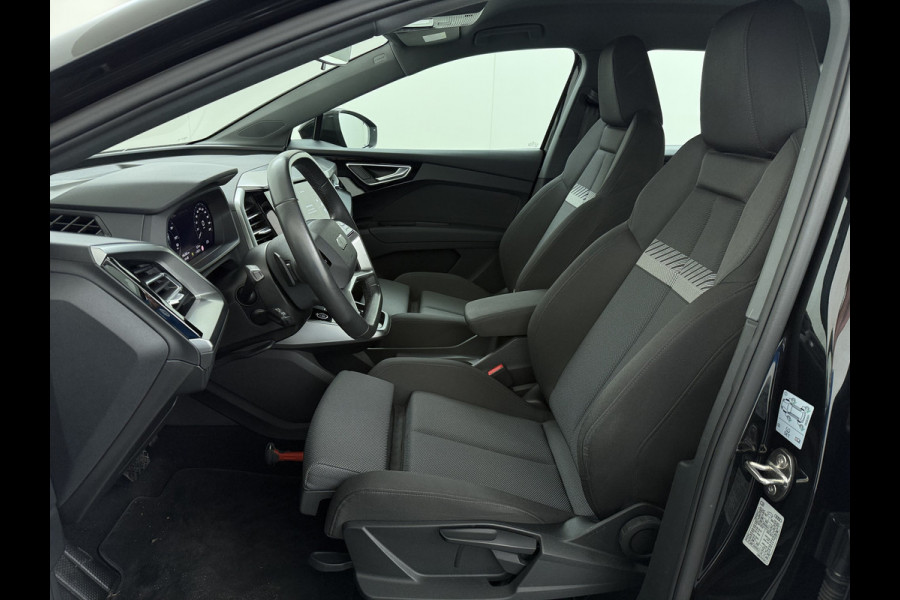 Audi Q4 e-tron 40 Advanced Edition 77kWh SOH 94% Adap.Cruise Trekhaak Navi-Plus Apple Carplay Android Auto Ecc Pdc Matrix Led Sportstoelen DAB Stoelverwarming Led Lmv 19" Elek.Achterklep Led-a-licht dynamisch 1e Eigenaar Origineel Nederlandse Auto 1.000kg Trekgewicht