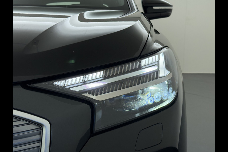 Audi Q4 e-tron 40 Advanced Edition 77kWh SOH 94% Adap.Cruise Trekhaak Navi-Plus Apple Carplay Android Auto Ecc Pdc Matrix Led Sportstoelen DAB Stoelverwarming Led Lmv 19" Elek.Achterklep Led-a-licht dynamisch 1e Eigenaar Origineel Nederlandse Auto 1.000kg Trekgewicht