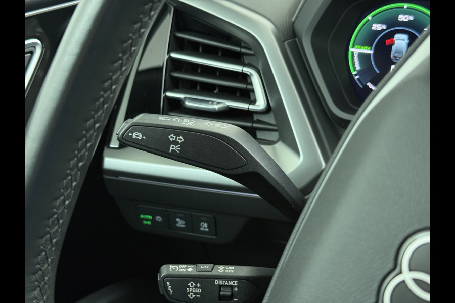 Audi Q4 e-tron 40 Advanced Edition 77kWh SOH 94% Adap.Cruise Trekhaak Navi-Plus Apple Carplay Android Auto Ecc Pdc Matrix Led Sportstoelen DAB Stoelverwarming Led Lmv 19" Elek.Achterklep Led-a-licht dynamisch 1e Eigenaar Origineel Nederlandse Auto 1.000kg Trekgewicht