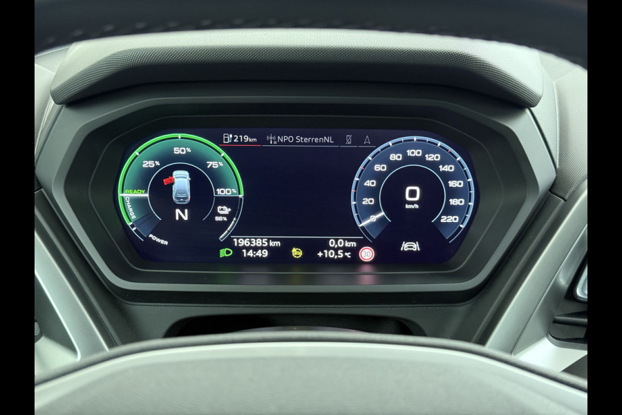 Audi Q4 e-tron 40 Advanced Edition 77kWh SOH 94% Adap.Cruise Trekhaak Navi-Plus Apple Carplay Android Auto Ecc Pdc Matrix Led Sportstoelen DAB Stoelverwarming Led Lmv 19" Elek.Achterklep Led-a-licht dynamisch 1e Eigenaar Origineel Nederlandse Auto 1.000kg Trekgewicht