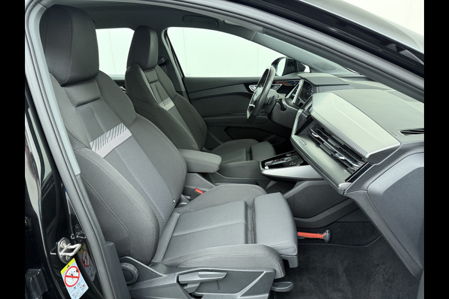 Audi Q4 e-tron 40 Advanced Edition 77kWh SOH 94% Adap.Cruise Trekhaak Navi-Plus Apple Carplay Android Auto Ecc Pdc Matrix Led Sportstoelen DAB Stoelverwarming Led Lmv 19" Elek.Achterklep Led-a-licht dynamisch 1e Eigenaar Origineel Nederlandse Auto 1.000kg Trekgewicht