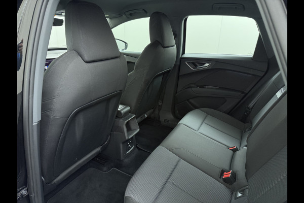Audi Q4 e-tron 40 Advanced Edition 77kWh SOH 94% Adap.Cruise Trekhaak Navi-Plus Apple Carplay Android Auto Ecc Pdc Matrix Led Sportstoelen DAB Stoelverwarming Led Lmv 19" Elek.Achterklep Led-a-licht dynamisch 1e Eigenaar Origineel Nederlandse Auto 1.000kg Trekgewicht