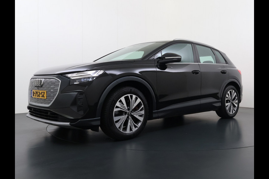 Audi Q4 e-tron 40 Advanced Edition 77kWh SOH 94% Adap.Cruise Trekhaak Navi-Plus Apple Carplay Android Auto Ecc Pdc Matrix Led Sportstoelen DAB Stoelverwarming Led Lmv 19" Elek.Achterklep Led-a-licht dynamisch 1e Eigenaar Origineel Nederlandse Auto 1.000kg Trekgewicht