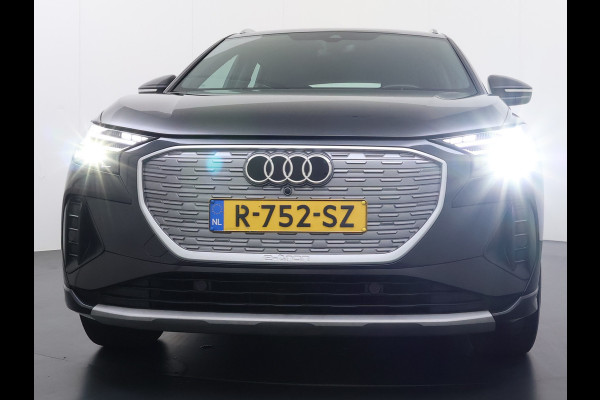 Audi Q4 e-tron 40 Advanced Edition 77kWh SOH 94% Adap.Cruise Trekhaak Navi-Plus Apple Carplay Android Auto Ecc Pdc Matrix Led Sportstoelen DAB Stoelverwarming Led Lmv 19" Elek.Achterklep Led-a-licht dynamisch 1e Eigenaar Origineel Nederlandse Auto 1.000kg Trekgewicht