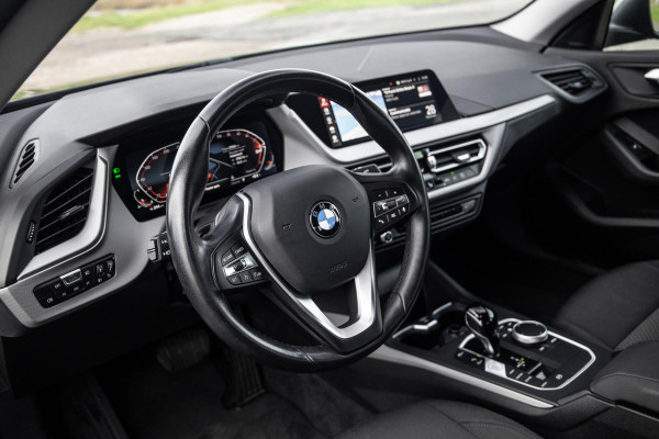 BMW 2 Serie Gran Coupé 218i Introduction Edition NAVI / CARPLAY / LED / AUTOMAAT / N.A.P