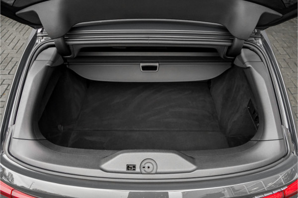 BMW 3 Serie Touring 320e M-Sport Dravitgrau Pano Leder Trekhaak 19"