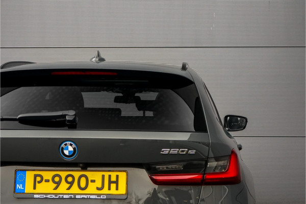 BMW 3 Serie Touring 320e M-Sport Dravitgrau Pano Leder Trekhaak 19"