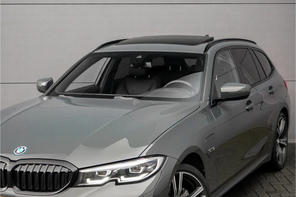 BMW 3 Serie Touring 320e M-Sport Dravitgrau Pano Leder Trekhaak 19"