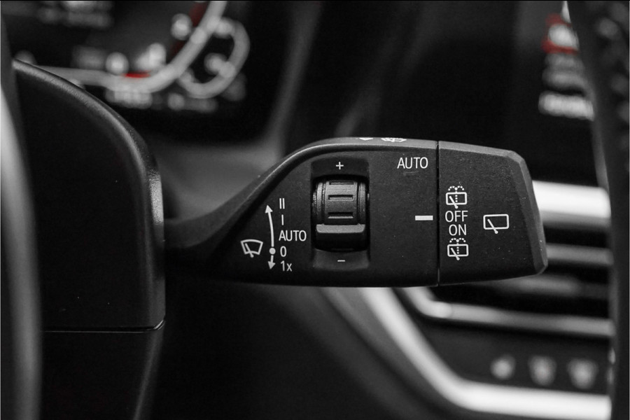 BMW 3 Serie Touring 320e M-Sport Dravitgrau Pano Leder Trekhaak 19"