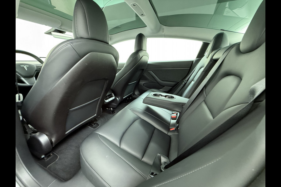 Tesla Model 3 RWD SR+ 325PK Lmv 18" AutoPilot FSD Leder Panoramadak Adaptive-Cruise Camera's Elektr.-Stuur+Stoelen+Spiegels+Geheugen+Easy-Entr Navi LED Comfortstoelen ACC DAB Voorverwarmen interieur via App Keyless One-Pedal-Drive SOH 86% Origineel Nederlandse auto tot 11kw laden thuis! 1.584kg licht!