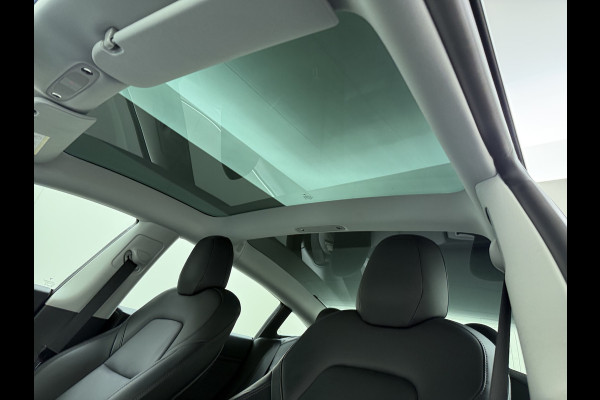 Tesla Model 3 RWD SR+ 325PK Lmv 18" AutoPilot FSD Leder Panoramadak Adaptive-Cruise Camera's Elektr.-Stuur+Stoelen+Spiegels+Geheugen+Easy-Entr Navi LED Comfortstoelen ACC DAB Voorverwarmen interieur via App Keyless One-Pedal-Drive SOH 86% Origineel Nederlandse auto tot 11kw laden thuis! 1.584kg licht!