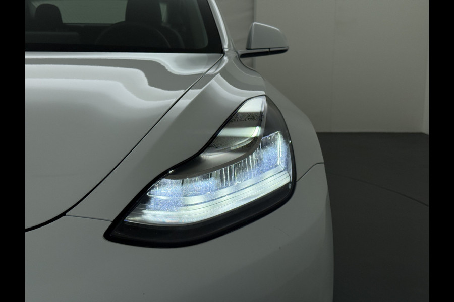 Tesla Model 3 RWD SR+ 325PK Lmv 18" AutoPilot FSD Leder Panoramadak Adaptive-Cruise Camera's Elektr.-Stuur+Stoelen+Spiegels+Geheugen+Easy-Entr Navi LED Comfortstoelen ACC DAB Voorverwarmen interieur via App Keyless One-Pedal-Drive SOH 86% Origineel Nederlandse auto tot 11kw laden thuis! 1.584kg licht!