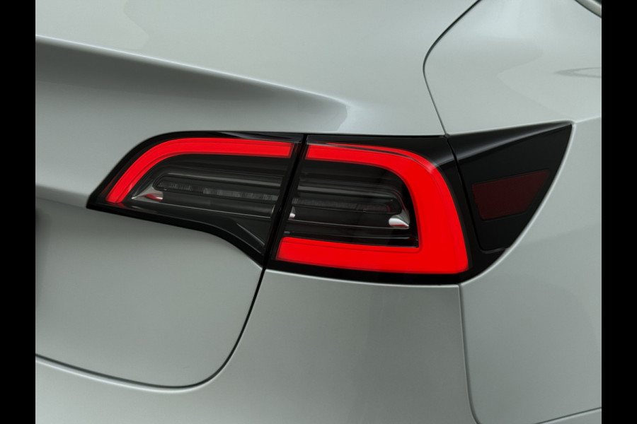 Tesla Model 3 RWD SR+ 325PK Lmv 18" AutoPilot FSD Leder Panoramadak Adaptive-Cruise Camera's Elektr.-Stuur+Stoelen+Spiegels+Geheugen+Easy-Entr Navi LED Comfortstoelen ACC DAB Voorverwarmen interieur via App Keyless One-Pedal-Drive SOH 86% Origineel Nederlandse auto tot 11kw laden thuis! 1.584kg licht!