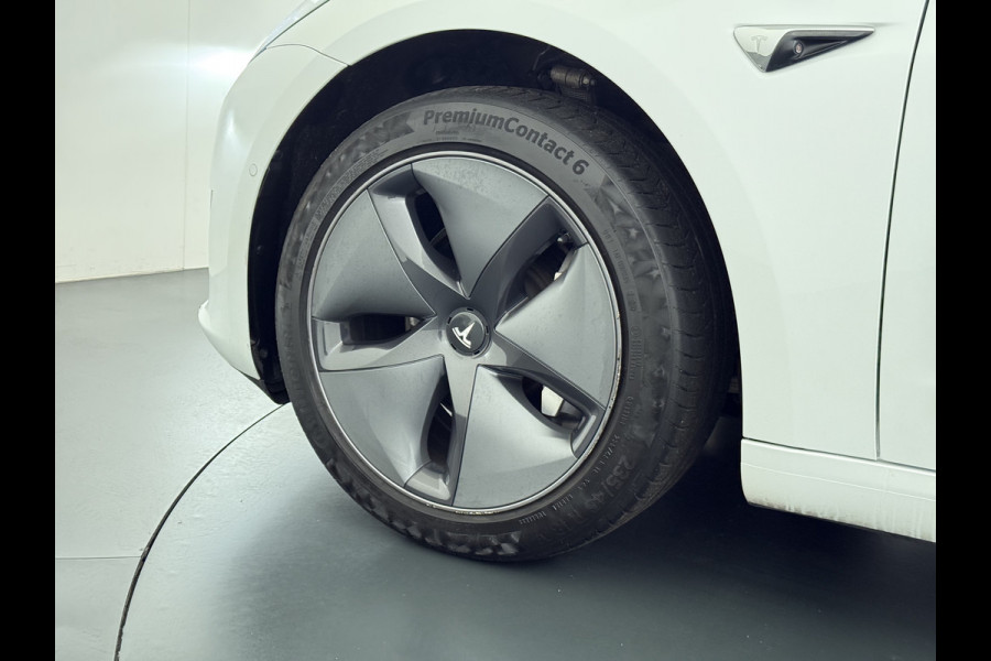 Tesla Model 3 RWD SR+ 325PK Lmv 18" AutoPilot FSD Leder Panoramadak Adaptive-Cruise Camera's Elektr.-Stuur+Stoelen+Spiegels+Geheugen+Easy-Entr Navi LED Comfortstoelen ACC DAB Voorverwarmen interieur via App Keyless One-Pedal-Drive SOH 86% Origineel Nederlandse auto tot 11kw laden thuis! 1.584kg licht!