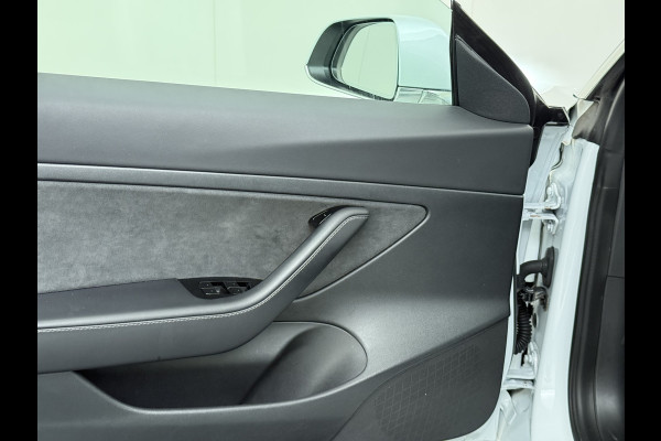 Tesla Model 3 RWD SR+ 325PK Lmv 18" AutoPilot FSD Leder Panoramadak Adaptive-Cruise Camera's Elektr.-Stuur+Stoelen+Spiegels+Geheugen+Easy-Entr Navi LED Comfortstoelen ACC DAB Voorverwarmen interieur via App Keyless One-Pedal-Drive SOH 86% Origineel Nederlandse auto tot 11kw laden thuis! 1.584kg licht!