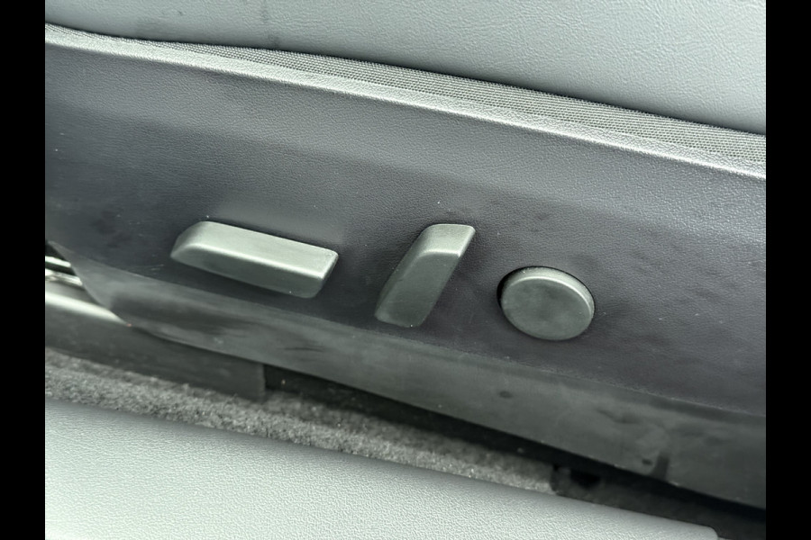 Tesla Model 3 RWD SR+ 325PK Lmv 18" AutoPilot FSD Leder Panoramadak Adaptive-Cruise Camera's Elektr.-Stuur+Stoelen+Spiegels+Geheugen+Easy-Entr Navi LED Comfortstoelen ACC DAB Voorverwarmen interieur via App Keyless One-Pedal-Drive SOH 86% Origineel Nederlandse auto tot 11kw laden thuis! 1.584kg licht!